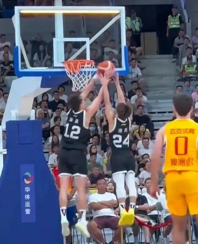 东男篮招牌, 那些出乎外