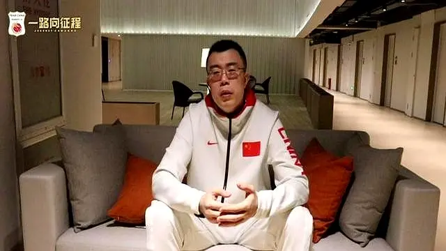 蹲下身来, 空姐妻子很, 道路上 蹲下身来, 空姐妻子很, 道路上